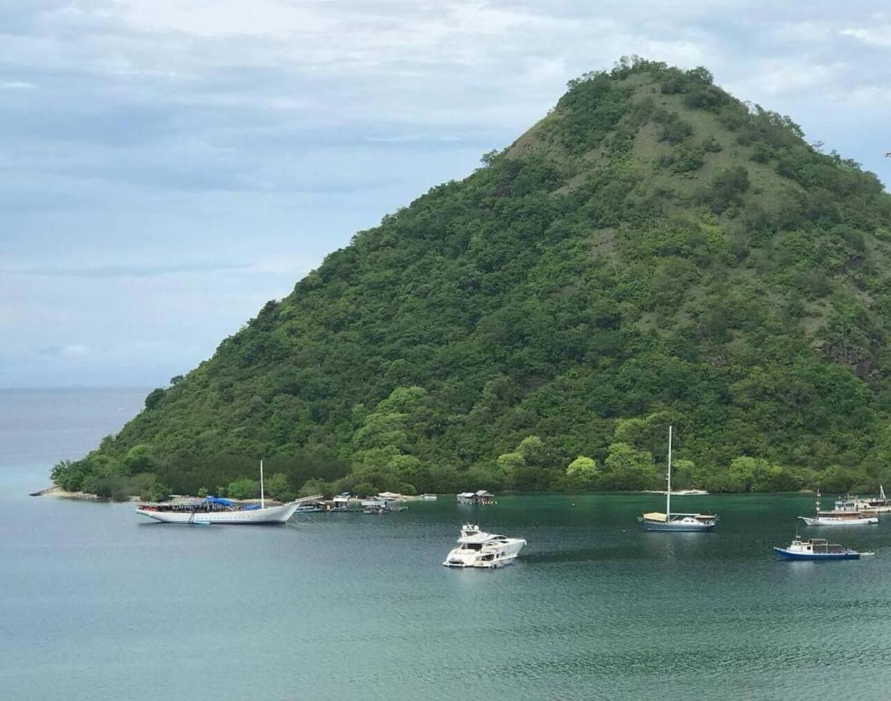 Benedict Guesthouse By Mori Hospitality Labuan Bajo Extérieur photo