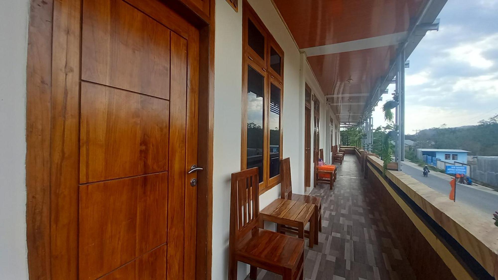 Benedict Guesthouse By Mori Hospitality Labuan Bajo Extérieur photo